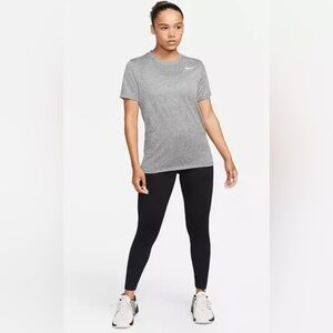 NEW Nike Women's Medium Dri-FIT Legend T-Shirt - Heather Gray (DX0687-011)